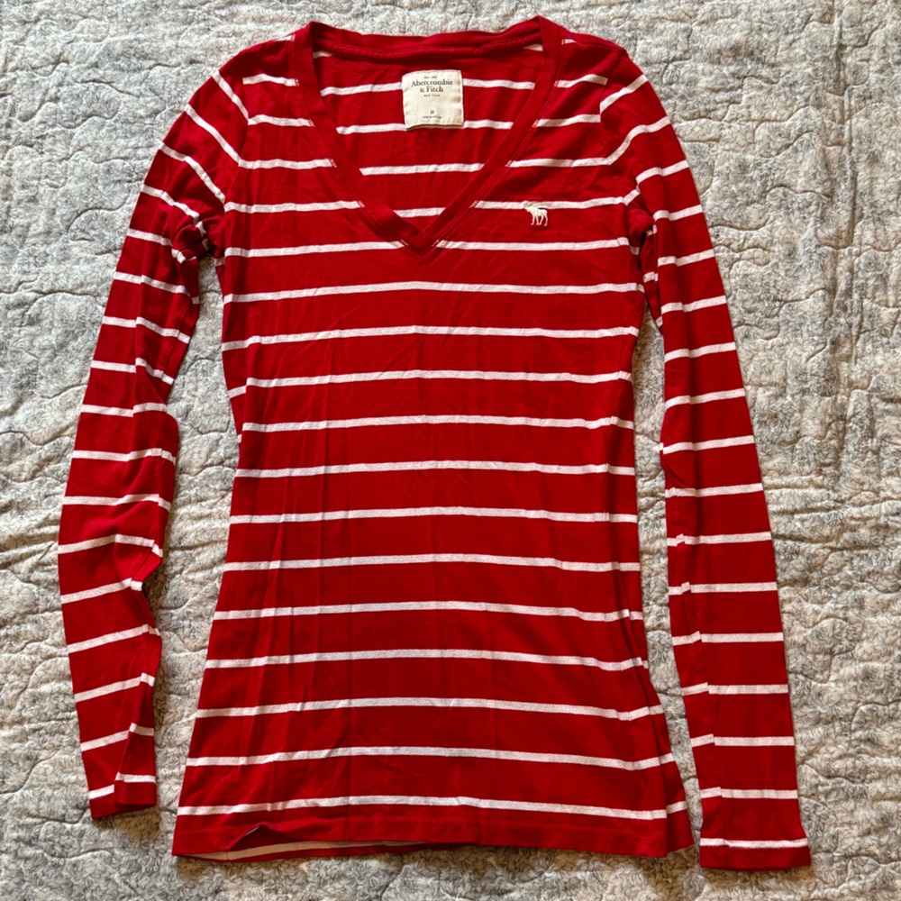 Women’s red and white striped Abercrombie & Fitch sweeter. Size M